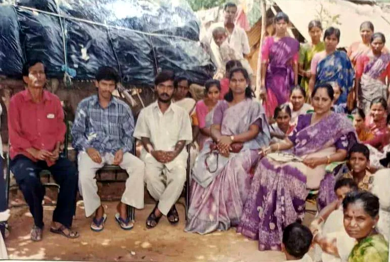 Community members with KSS volunteers